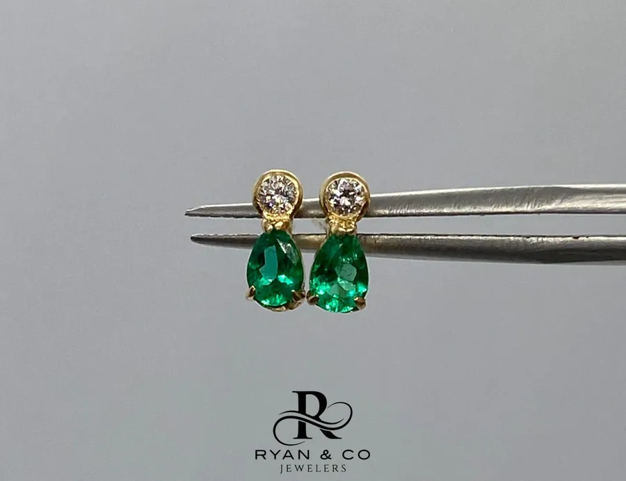 18k Yellow Gold Colombian Teardrop Emerald Diamond Earrings