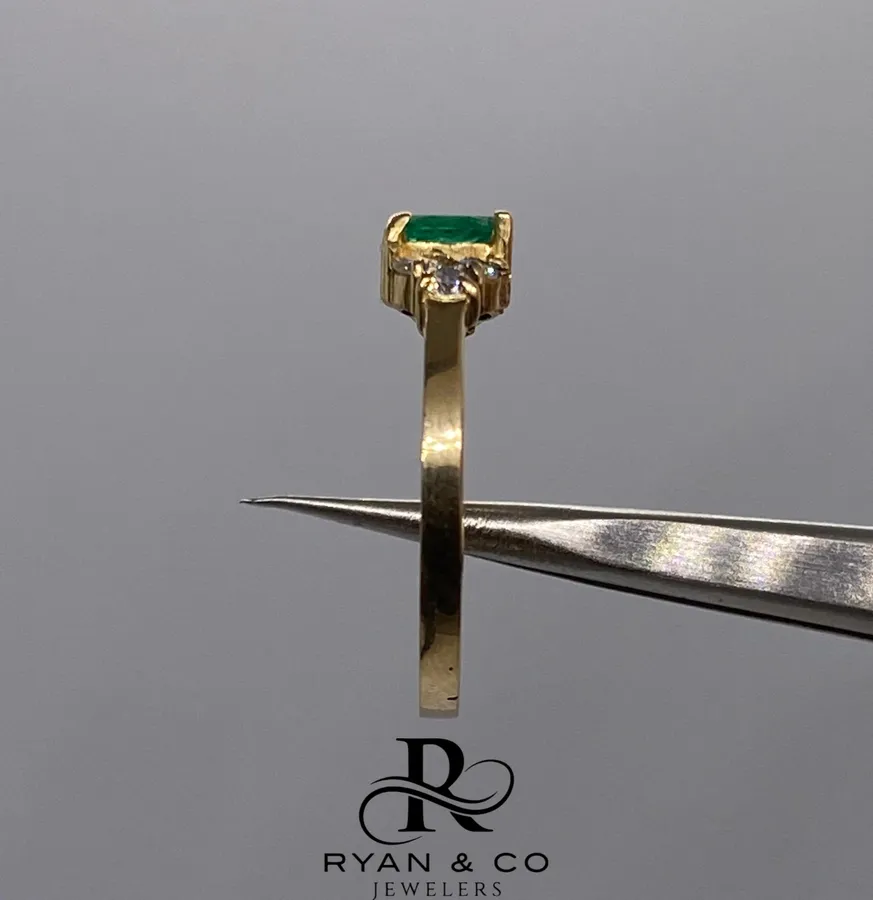 18k Yellow Gold Colombian Teardrop Emerald & Diamond Ring