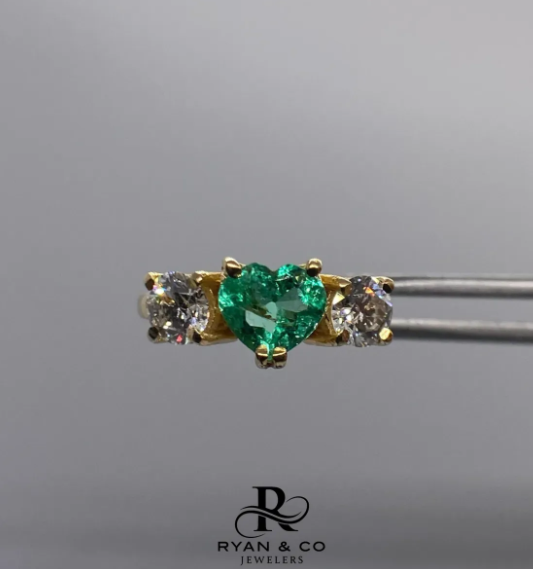 18K Yellow Gold Colombian Emerald & Diamond Ring