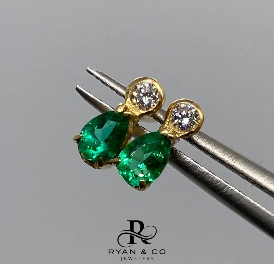 18k Yellow Gold Colombian Teardrop Emerald Diamond Earrings